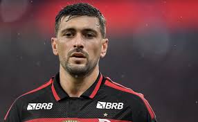 Flamengo vê Varela e Arrascaeta em alta na Seleção Uruguaia, dupla treinou entre os titulares