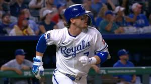 Royals Extend Winning Streak, Defeating Rangers 5-2