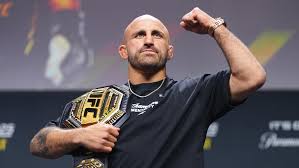 Alex Volkanovski's glorious past meets an uncertain future at UFC 325