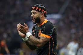 Marcelo Paz revela caminho aberto para renovação de Memphis Depay no Corinthians