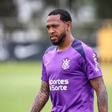 Corinthians tenta rescindir com Martínez após jogador se reapresentar com lesão no joelho