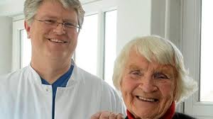 Braunschweig Im Klinikum hat Professor Max Reinshagen eine deutschlandweit einmalige Transplantation mit Erfolg beendet. Von Bettina Thoenes - medizin2