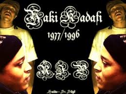 Yafeu Fula, alias Yaki Kadafi (nommé ainsi par 2Pac d&#39;après le colonel Mouammar Kadhafi), est un rappeur américain, né en 1977 et mort assassiné en 1996, ... - 2661074162_small_1