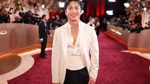 Hudson Williams’ Serpent Necklace Was the Star of His Golden Globes Look