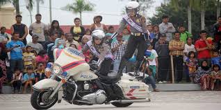 Hasil gambar untuk artikel atraksi motor polisi