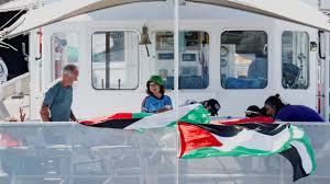 Greta Thunberg: Flotilla a Gaza sufre ataque con dron en aguas tunecinas - Imagen principal del artículo