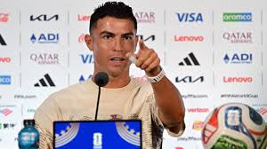 Cristiano Ronaldo despista sobre aposentadoria da seleção e sobe o tom em coletiva: '23 anos que vocês tentam me matar'