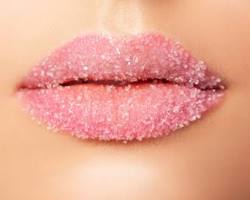 صورة تقشير الشفاه