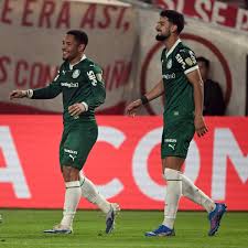 Diagrama t&aacute;ctico de Palmeiras con Flaco L&oacute;pez y Roque Santa Cruz en ataque