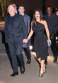 Au strălucit mai ceva ca modelele de pe podium. Demi Moore, cu câinele în brațe, Salma Hayek, de mână cu soțul, la prezentarea Gucci