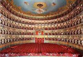 Teatro La Fenice - Достопримечательности Венеции: что посмотреть в Венеции, путеводитель по Венеции - бесплатно. Описания, фото, туристические маршруты по Венеции с картой, Венеция путеводитель скачать бесплатно, венеция путеводитель, канареджо, венецианские палаццо, достопримечательности ВЕнеции фото