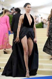 Resultado de imagem para met gala 2017 ao vivo