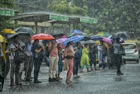 IMD forecasts cloudy skies, light rain in Delhi as Yamuna level recedes