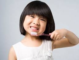 (Dân trí) - Tuổi mẫu giáo là thời điểm các biểu hiện như sâu răng, răng sún, răng nhạy cảm... xuất hiện khá mạnh. Nguyên nhân là do phụ huynh đã có những ... - chairang151211_d3422