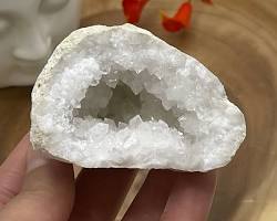 Quartz geode