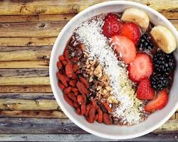 beautifully presented acai bowl for breakfastの画像