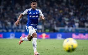 Cruzeiro: possível venda de Kaiki pode criar dor de cabeça para Tite na lateral-esquerda