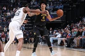 "Eficiência nos dois lados da quadra": o momento de ala brasileiro na NBA