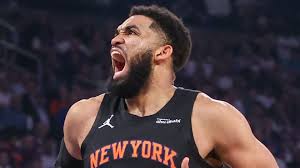 Karl-Anthony Towns rescues stuck ball in funny moment during 76ers-Knicks