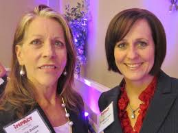 Kristen Bakke of LEAD Brevard talks with Kim Agee of Health First. - Impact-Summit-FIT-044-580x435