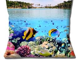 cushion with a photo of a tropical fishの画像