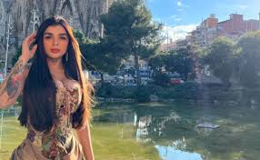 Karely Ruiz presume el resultado de su reducción de busto y recibe hate. “Pura fea me critica”