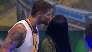 BBB 26: Após saída de Maxiane, sister flerta com Jonas na festa do Líder
