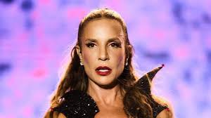 Ivete Sangalo estreia no carnaval e emociona público com tributo a Preta Gil