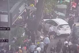 Córdoba: Tragedia en el Centro, Auto Fuera de Control Deja Varios Heridos