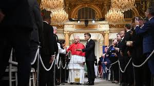 «C’était très français» : à l’Élysée, Emmanuel Macron et la République se pressent autour du pape Léon XIV