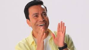 فصل أستاذ وتعيين سامح حسين مكانه.. الفنان والجامعة يردان