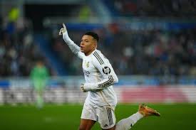 Mbappé anota en su regreso tras lesión y Madrid vence a Alavés, impulsando a Alonso