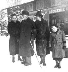 022-0425 Malermeister Wilhelm Berg im Winter 1941-42 mit Tochter ...