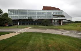 In Waltham, big landlords want to replace an old office complex with new homes. The mayor says no.