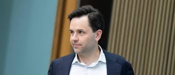 Kurz vor seinem 35. Geburtstag Merz-Kritiker Johannes Winkel tritt erneut als Chef der Jungen Union an