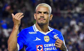 Las negociaciones con Toro Fernández estarían cerca de llegar a su fin: ¿Cruz Azul prepara anuncio?