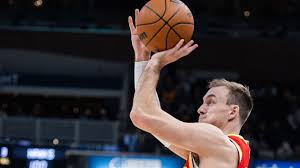 Lakers get shooting help, trade for Hawks' Luke Kennard