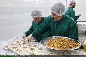 تصاویر/ پذیرایی خادمان حرم کریمه اهل بیت(ع) از زوار اربعین