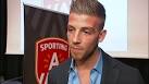 Toby Alderweireld poolt met voetballen - Sporza