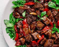Bò lúc lắc (Vietnamese Shaking Beef) with beef cubes, onions, and bell peppers