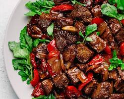 Bò lúc lắc (Vietnamese Shaking Beef) with beef cubes, onions, and bell peppers