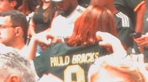 Atleticana viraliza ao estampar nome de Paulo Bracks em camisa na Arena MRV