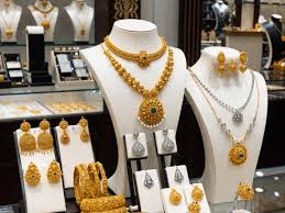 આ અઠવાડિયે સોના-ચાંદીમાં વધારો રહ્યો: સોનું ₹2,300 વધીને ₹1.55 લાખ પ્રતિ 10 ગ્રામ થયું, ચાંદી પ્રતિ કિલો ₹8...