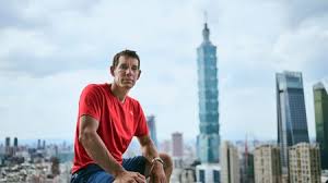 Live auf Netflix: Honnold klettert 508-Meter-Turm Taipei 101 ohne Seil