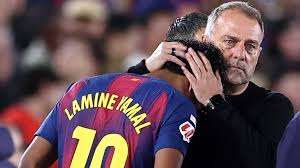 FC Barcelona: Lamine Yamal trifft per Elfer und geht danach zu Boden