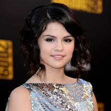 Résultat de recherche d'images pour "selena gomez photo de couverture facebook"