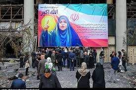 عکس؛ سحر امامی در میان ویرانه‌های ساختمان شیشه‌ای