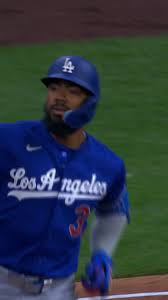 Teoscar Hernández crushes three-run home run, giving Dodgers lead over Brewers