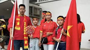 Kiều bào và người hâm mộ chờ chiến thắng của đội tuyển Việt Nam