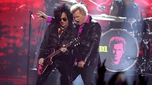 Billy Idol Delivers Empowering Lifetime Achievement Award Acceptance Speech, Closes AMAs With Hit Medley